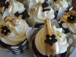 Black And Gold Cupcakes Pinterest Black White And Gold Gold Cupcakes Bachelorette Cupcakes Gold Bachelorette