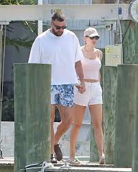 C̶r̶u̶e̶l̶ ̶S̶u̶m̶m̶e̶r̶ It's looking like a 𝘾𝙪𝙩𝙚 Spring for Taylor Swift and Travis Kelce. ☀️💖 The couple showed some PDA during their getaway to the Bahamas last week. Tap the link in