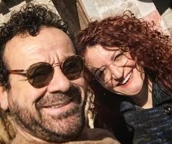 Tiyatrocu serhat özcan (d.1961) abisidir. Bizim Hikaye Sorumsuz Baba Fikri Kimdir Gercek Adi Dizicenter