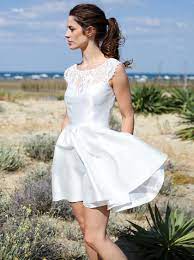 Ein kleiner schritt für die menschheit, ein großer für daniela katzenberger doch keine sorge, von heute auf morgen werden wir uns. A Linie Bateau Kurz Elfenbein Satin Spitze Offnen Rucken Strand Brautkleid Brautkleider 127 99 Simple Dress Com