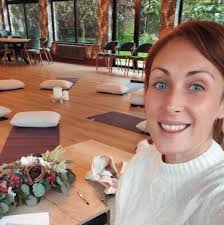 Does any one know a physiotherapist that does house calls asking for my mam  thanks.