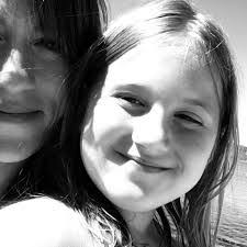 Jennifer Botts's Instagram, Twitter & Facebook