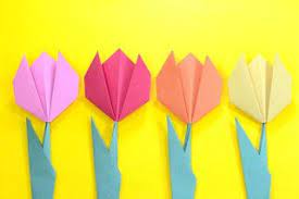 صور مطويات 2021 اشكال مطويات بالورق الملون spring art spring art projects kids art projects