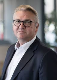 Karl Plank's Instagram, Twitter & Facebook