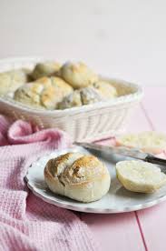 Hallo, habe für ein kuchen die buttermilch durch 1/3 joghurt und 2/3 milch ersetzt. Sonntagsbrotchen Mit Buttermilch Mix Dich Glucklich Thermomix Rezepte Fur Food Non Food Essen Kosmetik Putzmittel Etc