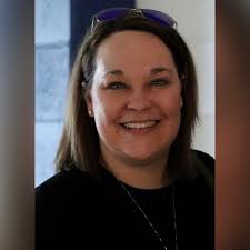 Helias Catholic names alumna as girls tennis coach