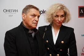 Надо объяснить, что журавлева упросилась в отпуск на два а.невзоров― нет, не совсем. Aleksandr Nevzorov Biografiya Foto Lichnaya Zhizn Zhurnalista Biografiya Lichnaya Zhizn Znamenitostej Biography Life
