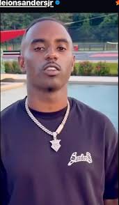 Today I'm at KFC in Dallas handing out free Fill Ups to the first 250  people, only while supplies last. , Yall know I'm the #1 son so l've got  the win already @deionsanders @shilosanders ...