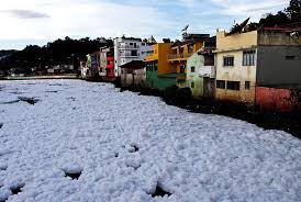 Resultado de imagem para espuma do Tiete em Pirapora em junho de 2015 imagens