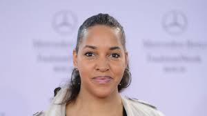 Die sängerin cassandra steen (31) ist von ihrer mutter enttäuscht. Nach Sieben Jahren Cassandra Steen Lasst Sich Scheiden Promiflash De