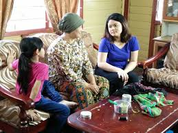 Elsa merajuk di hotel hingga menangis dan dipeluk bu sarah. Drama Pergilah Air Mata Ramadan Meruntun Jiwa Sensasi Selebriti