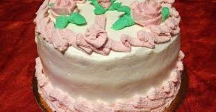 Una torta tutta rosa, con rose di panna, per festeggiare i 60 anni di una cara signora. Torta Di Rose Panna Ricette Di Cucina Gustosa Ricerca