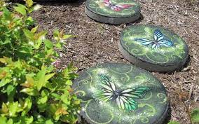 12 Wonderful Diy Things You Can Make At Your Garden Smart Life Tricks Page 13 Painted Stepping Stones Painted Pavers Garden Stepping Stones