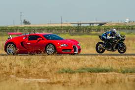 Hypercar heavyweights go head to head at vmax 200 stealth, the ferrari laferrari and bugatti veyron! Kawasaki H2r Vs Bugatti Veyron Supercar 1 2 Mile Airstrip Race Insanity Legendary Motorcycles