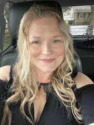 Amy Menefee's Instagram, Twitter & Facebook