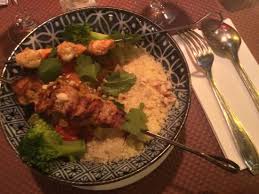 Couscous Thai Et Ses Deux Brochettes De Poulet Et Crevettes Photo De Couscous Deli Paris Tripadvisor