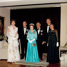 Trouvez les queen elizabeth 1980 images et les photos d'actualités parfaites sur getty images. Elizabeth Ii Born April 21 1926 British Queen World Biographical Encyclopedia