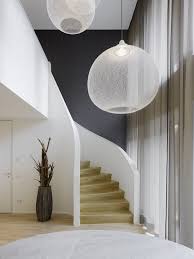Farbige Wand Treppe Avec Images Decoration Interieure Deco Maison Escalier Contemporain