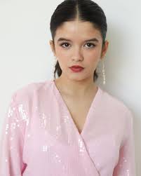 On Wednesdays 👇🏽👇🏽👇🏽