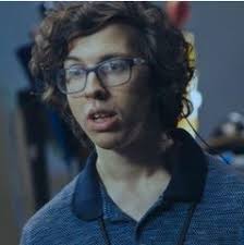 Casting enfants, casting ados, casting chanteurs. Jh 16 Ans En Role De Geek Pour Tournage Publicite Webcasting Adolescent Pour Publicite