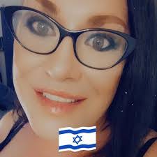 Amanda Vallery's Instagram, Twitter & Facebook