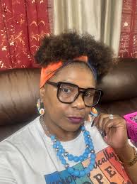 1 product wash & go in 35 minutes? And it resists humidity and fights  frizz. BIG POPPA is the one and not the two💁🏾‍♀️ BIG POPPA Curl Defining  Gel not only resists