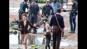 When she receives a letter from a guernsey pig farmer inviting her to attend a meeting of his literary society, she eagerly accepts. Guernsey Literary And Potato Peel Pie Society Youtube