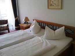Bett, buche massiv, 1,80 * 2,00 m mit 2 kommoden inclusive. King Size Bett Gastronomie Gefluster