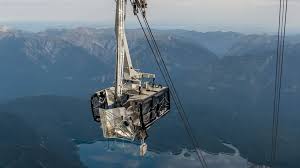 Aber es gibt einige andere wege, um auf deutschlands höchsten berg zu gelangen. Rettungsgondel Beschadigt Neue Zugspitz Seilbahn