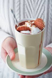 Kahlua And Chocolate Shake With Stroopwafels Recept Stroopwafel Recepten Drankjes Wafels