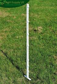 You do want a strong charger if you want to make an impression on a bear. Electric Fencing Electric Fence Posts 20 X 3ft White Or Green