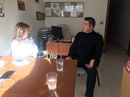 Mizah videoları ile tanınan tiyatro oyuncusu turgay yıldız kimdir? Tiyatro Sanatcisi Turgay Yildiz Onurumu Korumaya Calisirken Cesur Gorunuyorum