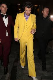 Black And Yellow Suit Harry Styles Bright Yellow Suit Is The Only Thing I Care About K Thanks In 2020 Red Suit Yellow Suit Vintage Suits