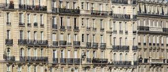 Il n'a pas hésité une seule seconde de risquer courageusement. Paris Il Escalade Un Immeuble Pour Sauver Un Enfant Suspendu Dans Le Vide Le Point