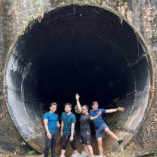 Jangan bayangkan air terjun ini seperti air terjun di bali yang menumpahkan air dari ketinggian vertikal dan berada di kawasan pegunungan. Air Terjun Sungai Pisang 118 Visitors