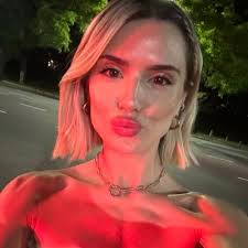 Adrian Bugarin (@adri_buga)