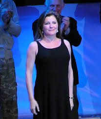 Gdy miala 12 lat zainteresowała się aktorstwem i dzięki matce zaczeła uczęszczać do letniej szkoły. Kate Mulgrew