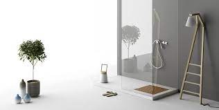 Il Piatto Doccia Grid Coniuga Il Candore Assoluto Del Corian Del Bacino Termoformato Con Il Calore Tropicale Del Teak Della Pedana Rem Teak Doccia Vano Doccia