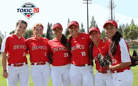 En la foto que subió el equipo tomateros de culiacán y que posteriormente bajaron de sus redes sociales, aparecen 15 integrantes del equipo mexicano frente a los aros olímpicos. Seleccion Mexicana De Softbol Debuta En Los Juegos Olimpicos Septima Entrada