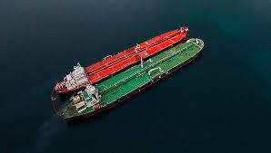 266 feet as the width, and oil tanker weight of 564,650 dwt, carries up to 4,000,000 barrels of oil. Shuttle Tankers Brazil Tanker Insights Dnv