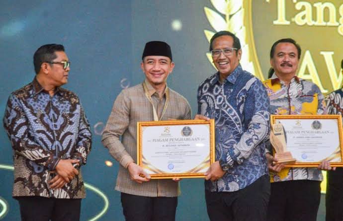 Bupati Hasbi Raih Tangerang Pos Award 2026