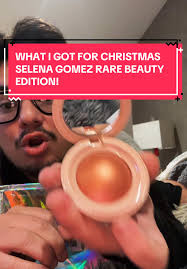 Selena Gomez is OFFICIALLY a wax figure! Madame Tussauds unveils New W...