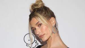 In our may issue, five of fashion's most exciting faces including precious lee, rianne van rompaey, hailey bieber, liu wen, and adwoa aboah share their perspectives on identity, influence, and beauty. Justin Liebt S Hailey Bieber Zeigt Sich Mit Rosafarbenen Haaren
