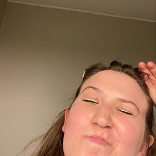 Lisa Laroche's Instagram, Twitter & Facebook