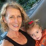 Julie Oien's Instagram, Twitter & Facebook