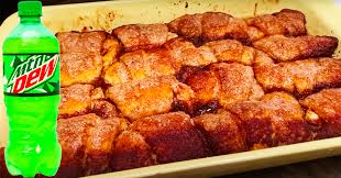 Place apples into saucepan with water and 1 cup of sugar, mix well and set to simmer for 10 minutes. Paula Deen S Mountain Dew Apple Cobbler Recipe