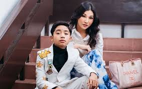 Sebelumnya karen juga sudah melahirkan putra pertama yang diberi nama arjuna raya sunandar setelah menikah pada 21 oktober 2014 silam. Punya Ukuran Sama Betrand Peto Ngaku Keranjingan Pakai Baju Sarwendah