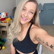 Ella Cason's Instagram, Twitter & Facebook