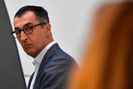 We did not find results for: Haus Von Grunen Politiker Cem Ozdemir Mit Stein Angegriffen