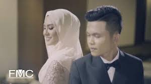 Please share this video and not to download. Wany Hasrita Disana Cinta Disini Rindu With Tajul Lyrics Lyrics My